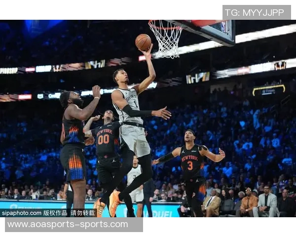 凯尔登约翰逊高效表现助力球队贡献14分6篮板2助攻展现实力